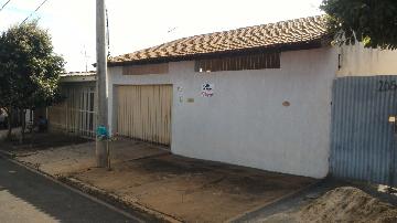 Alugar Casas / Padrão em Jaboticabal. apenas R$ 250.000,00