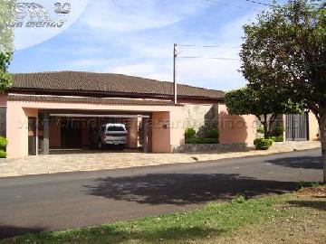 Alugar Casas / Padrão em Jaboticabal. apenas R$ 800.000,00