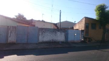 Alugar Casas / Padrão em Jaboticabal. apenas R$ 300.000,00