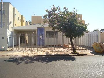 Alugar Casas / Padrão em Jaboticabal. apenas R$ 1.300,00