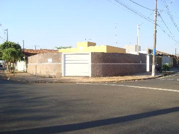Alugar Casas / Padrão em Jaboticabal. apenas R$ 750,00