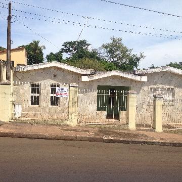 Alugar Casas / Padrão em Jaboticabal. apenas R$ 300.000,00