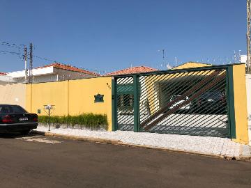 Alugar Casas / Padrão em Jaboticabal. apenas R$ 700.000,00