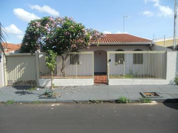 Alugar Casas / Padrão em Jaboticabal. apenas R$ 3.000,00