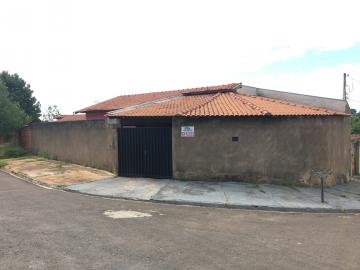 Alugar Casas / Padrão em Jaboticabal. apenas R$ 200.000,00