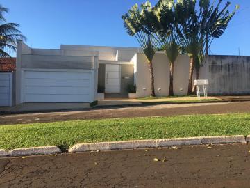 Alugar Casas / Padrão em Jaboticabal. apenas R$ 1.090.000,00