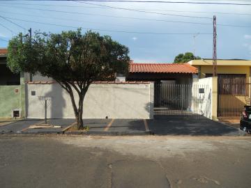 Alugar Casas / Padrão em Jaboticabal. apenas R$ 1.200,00