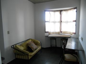 Alugar Apartamentos / Padrão em Jaboticabal. apenas R$ 800,00