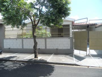 Alugar Casas / Padrão em Jaboticabal. apenas R$ 700,00