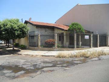 Alugar Casas / Padrão em Jaboticabal. apenas R$ 1.500,00