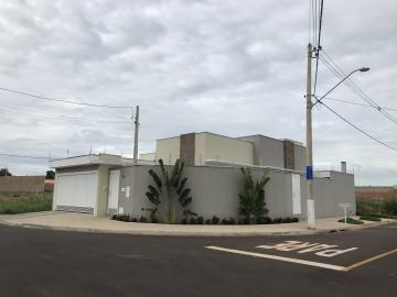 Alugar Casas / Padrão em Jaboticabal. apenas R$ 800.000,00