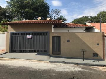 Alugar Casas / Padrão em Jaboticabal. apenas R$ 2.000,00