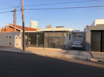 Alugar Casas / Padrão em Jaboticabal. apenas R$ 680.000,00