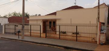 Alugar Casas / Padrão em Jaboticabal. apenas R$ 900.000,00