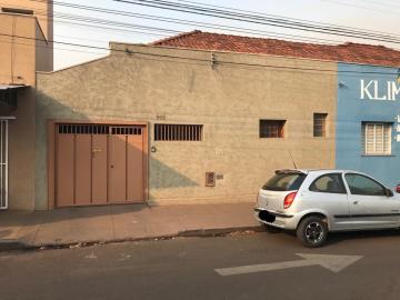 Alugar Casas / Padrão em Jaboticabal. apenas R$ 1.000,00