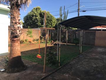 Alugar Casas / Padrão em Jaboticabal. apenas R$ 215.000,00