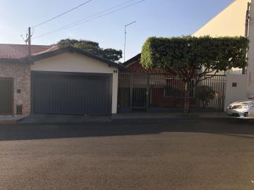 Alugar Casas / Padrão em Jaboticabal. apenas R$ 320.000,00