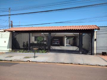 Alugar Casas / Padrão em Jaboticabal. apenas R$ 700.000,00