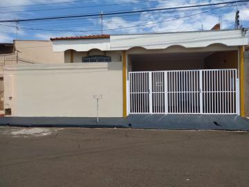 Alugar Casas / Padrão em Jaboticabal. apenas R$ 1.350,00