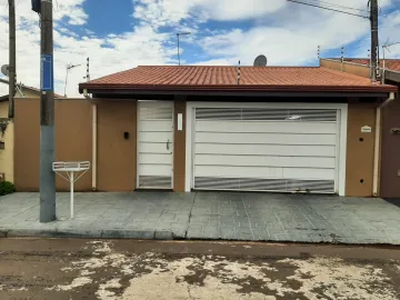 Alugar Casas / Padrão em Jaboticabal. apenas R$ 450.000,00