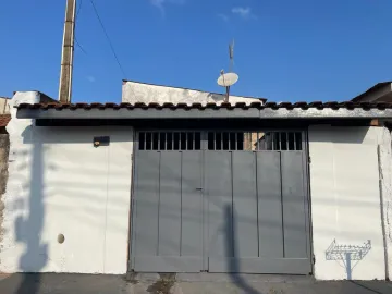 Alugar Casas / Padrão em Jaboticabal. apenas R$ 720,00