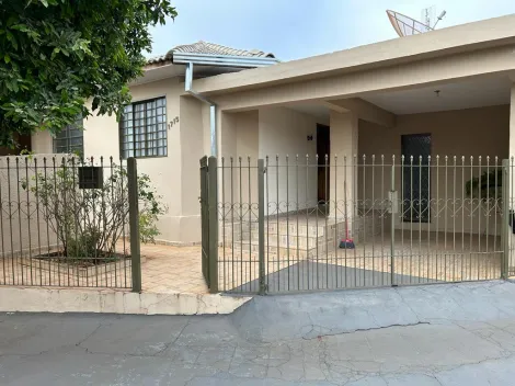 Alugar Casas / Padrão em Jaboticabal. apenas R$ 347.000,00