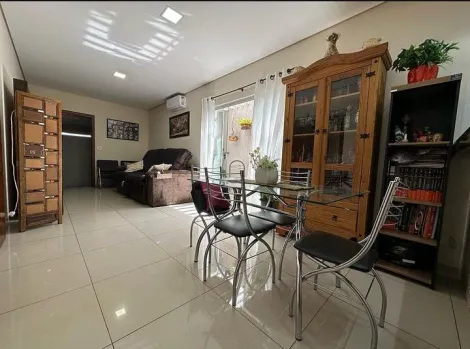 Alugar Casas / Padrão em Jaboticabal. apenas R$ 530.000,00