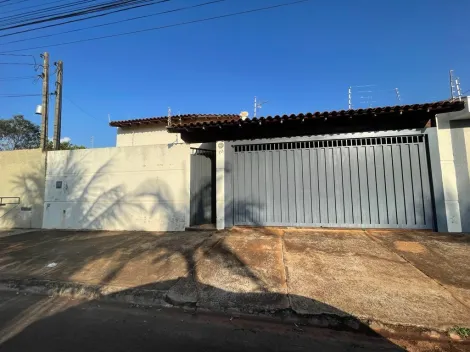 Alugar Casas / Padrão em Jaboticabal. apenas R$ 1.800,00