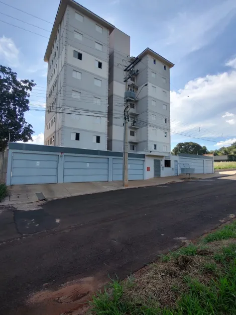 Alugar Apartamentos / Padrão em Jaboticabal. apenas R$ 200.000,00