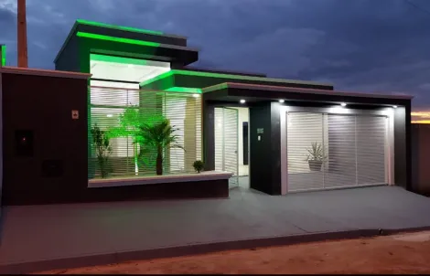 Alugar Casas / Padrão em Jaboticabal. apenas R$ 750.000,00