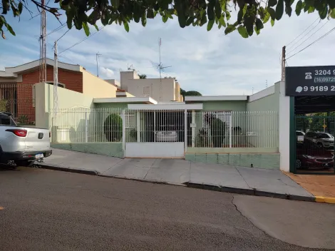 Alugar Casas / Padrão em Jaboticabal. apenas R$ 470.000,00