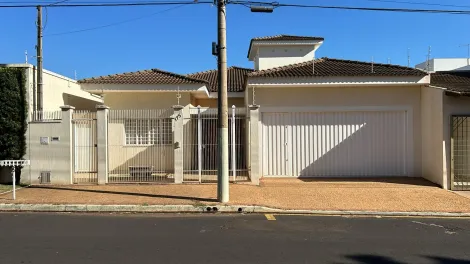 Casas / Padrão em Jaboticabal - foto 0