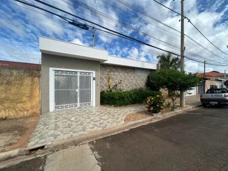 Alugar Casas / Padrão em Jaboticabal. apenas R$ 1.900,00