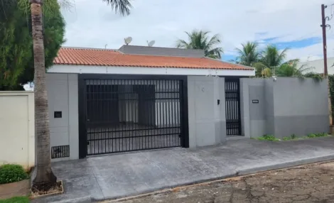 Alugar Casas / Padrão em Jaboticabal. apenas R$ 3.700,00
