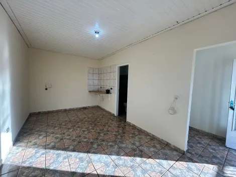 Alugar Apartamentos / Padrão em Jaboticabal. apenas R$ 550,00