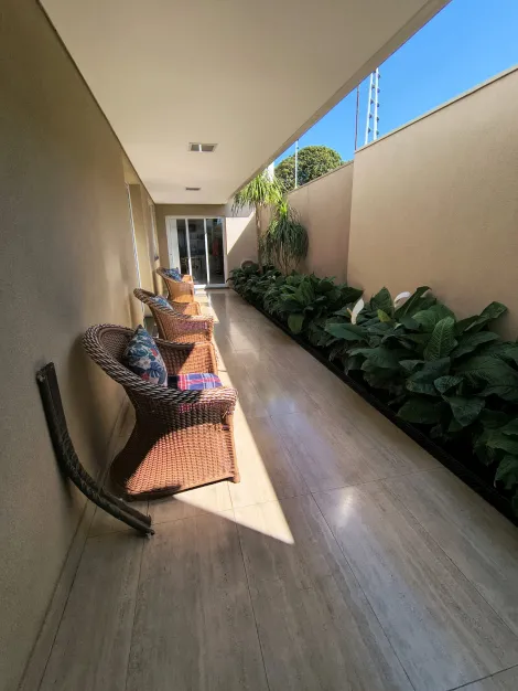 Alugar Casas / Padrão em Jaboticabal. apenas R$ 2.500.000,00