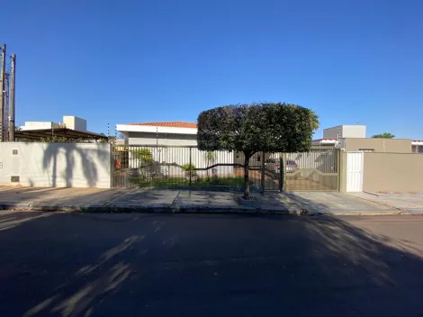Alugar Casas / Padrão em Jaboticabal. apenas R$ 900.000,00