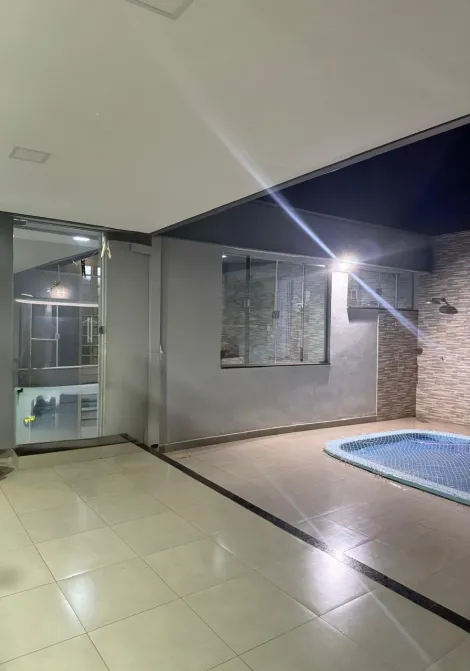 Alugar Casas / Padrão em Jaboticabal. apenas R$ 2.000,00