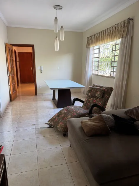 Alugar Casas / Padrão em Jaboticabal. apenas R$ 550.000,00