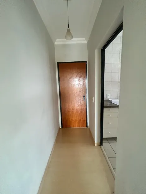 Alugar Apartamentos / Padrão em Jaboticabal. apenas R$ 1.300,00